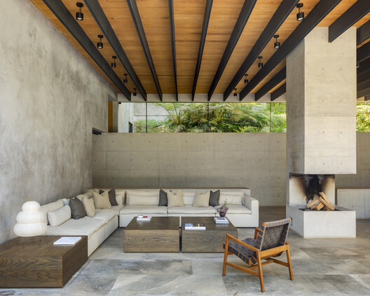 House in Avándaro / ESTUDIO Ignacio Urquiza Ana Paula de Alba - Interior Photography, Living Room, Wood, Beam, Chair