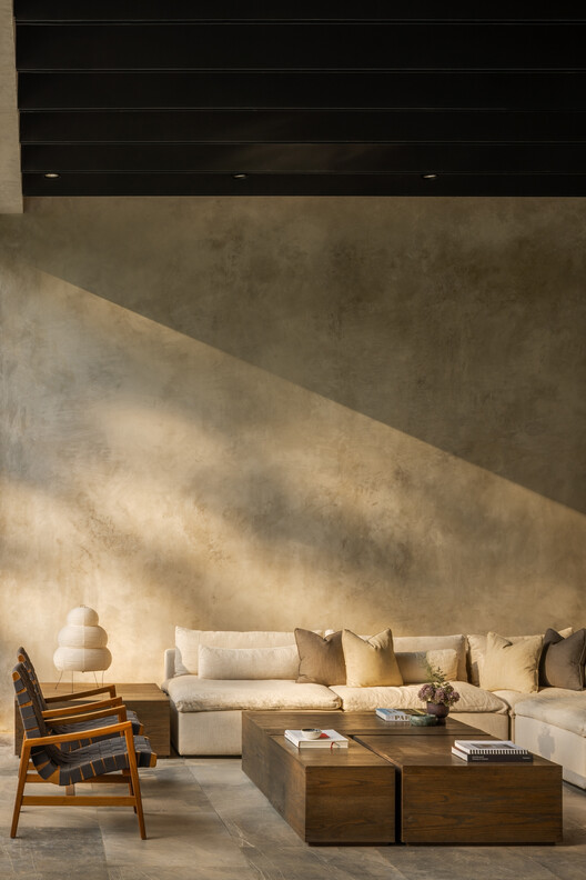 House in Avándaro / ESTUDIO Ignacio Urquiza Ana Paula de Alba - Interior Photography, Living Room, Wood, Chair