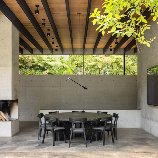 House in Avándaro / ESTUDIO Ignacio Urquiza Ana Paula de Alba - Interior Photography, Dining room, Wood, Chair, Beam