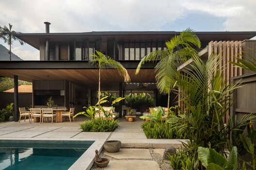 JV Residence / Pitta Arquitetura JV Residence / Pitta Arquitetura - Exterior Photography, Courtyard