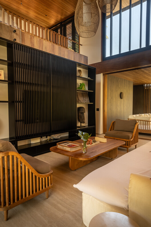 JV Residence / Pitta Arquitetura JV Residence / Pitta Arquitetura - Interior Photography, Wood, Lighting, Bedroom, Chair, Bed