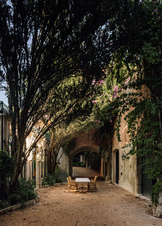 Princess Farm / António Costa Lima Arquitectos Princess Farm / António Costa Lima Arquitectos - Exterior Photography, Arch, Concrete, Arcade, Courtyard