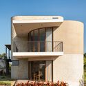 Amoha Villas / Atelier Landschaft - Fotografia de Exterior, Cabanas E Pousadas, Balcão, Escada