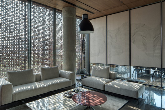 The Light and Black Workplace / MODO Designs The Light and Black Workplace / MODO Designs - Interior Photography, Living Room, Chair