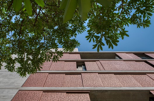 The Light and Black Workplace / MODO Designs The Light and Black Workplace / MODO Designs - Exterior Photography, Brick