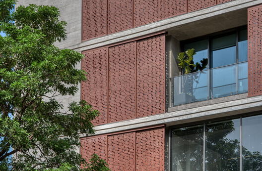 The Light and Black Workplace / MODO Designs The Light and Black Workplace / MODO Designs - Exterior Photography, Brick