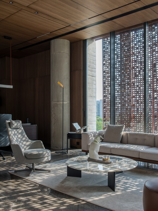 The Light and Black Workplace / MODO Designs The Light and Black Workplace / MODO Designs - Interior Photography, Living Room, Chair