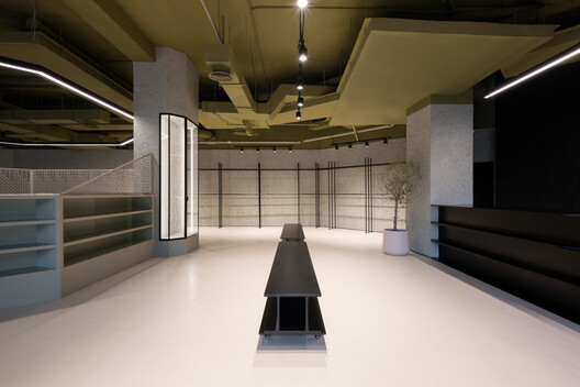 Send Location Flagship Store / MEAN* (Middle East Architecture Network) - Image 3 of 24