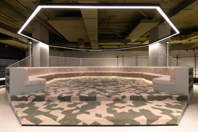 Send Location Flagship Store / MEAN* (Middle East Architecture Network) - Retail Interiors