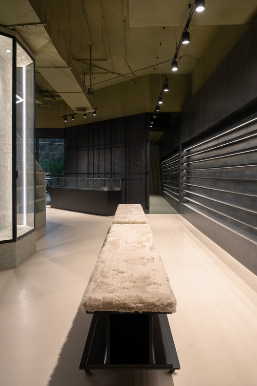 Send Location Flagship Store / MEAN* (Middle East Architecture Network) - Image 7 of 24