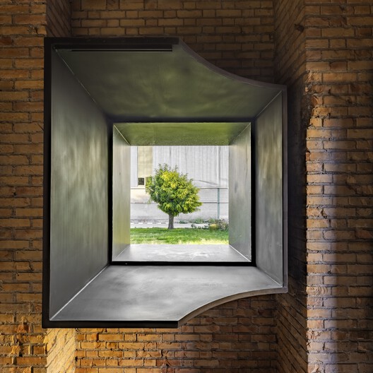 Wall-Less Gallery / Sepide Elmi Wall-Less Gallery / Sepide Elmi - Image 4 of 30