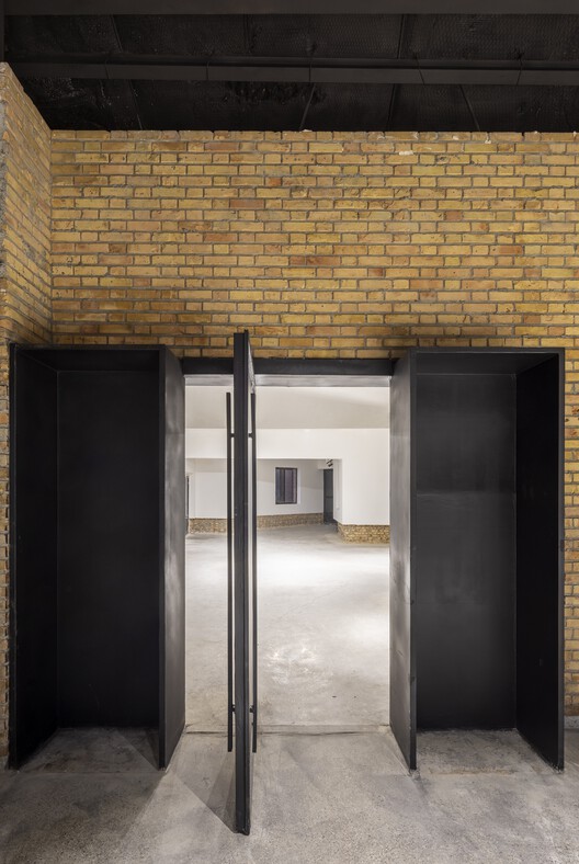 Wall-Less Gallery / Sepide Elmi Wall-Less Gallery / Sepide Elmi - Interior Photography, Wood, Door, Concrete