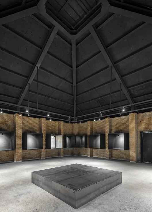 Wall-Less Gallery / Sepide Elmi Wall-Less Gallery / Sepide Elmi - Image 5 of 30