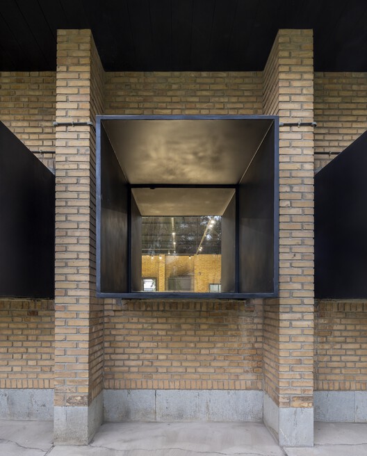 Wall-Less Gallery / Sepide Elmi Wall-Less Gallery / Sepide Elmi - Image 7 of 30