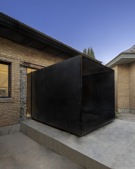 Wall-Less Gallery / Sepide Elmi Wall-Less Gallery / Sepide Elmi - Exterior Photography, Concrete