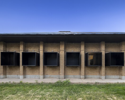 Wall-Less Gallery / Sepide Elmi Wall-Less Gallery / Sepide Elmi - Exterior Photography, Concrete