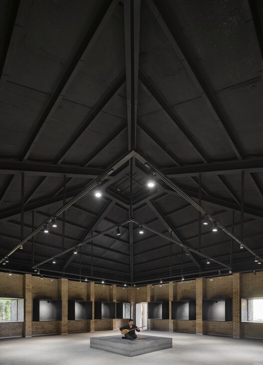 Wall-Less Gallery / Sepide Elmi Wall-Less Gallery / Sepide Elmi - Image 12 of 30