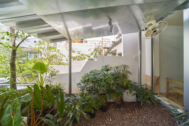 Everyday Heritage: 10 Vietnamese Coffee Shops Reviving Small-Scale Traditional Buildings - Image 29 of 29