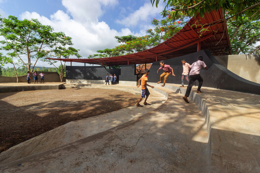 When the School Becomes the City: Community-Centered Projects in the Global South - Image 33 of 34