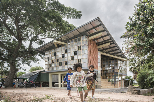 When the School Becomes the City: Community-Centered Projects in the Global South - Image 3 of 34