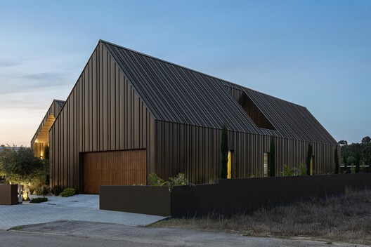 © Ivo Tavares Studio