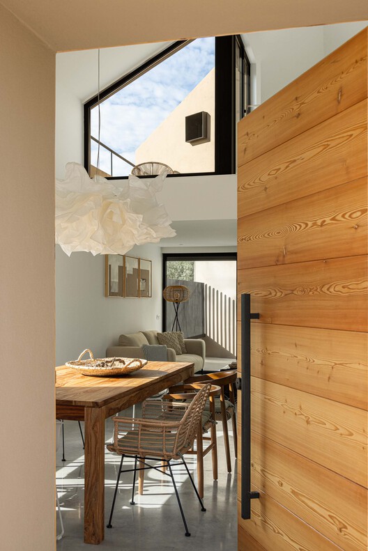 Casinha da Melroeira / Filipe Saraiva Casinha da Melroeira / Filipe Saraiva - Interior Photography, Dining room, Wood, Lighting, Table, Chair
