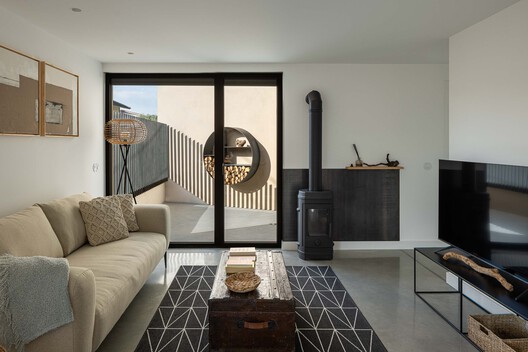 Casinha da Melroeira / Filipe Saraiva Casinha da Melroeira / Filipe Saraiva - Interior Photography, Living Room, Wood, Sofa, Lighting