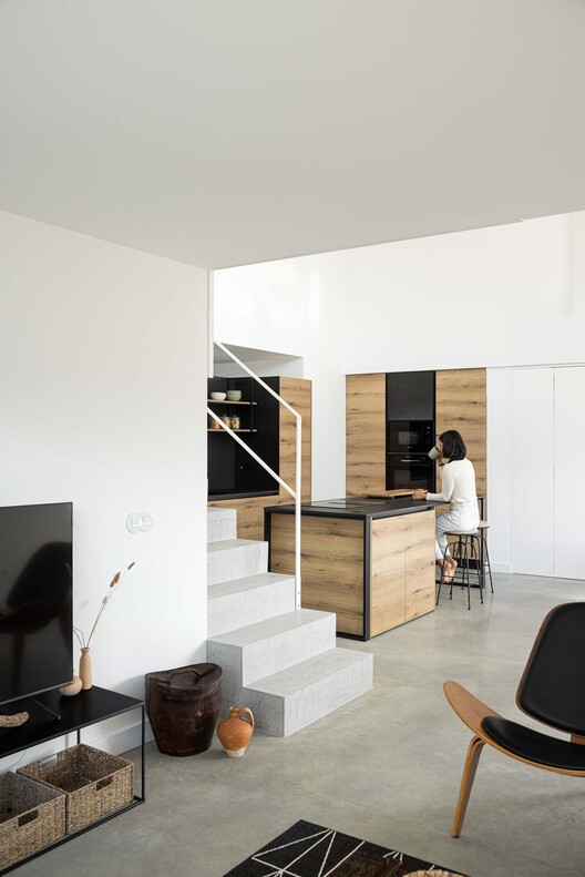 Casinha da Melroeira / Filipe Saraiva Casinha da Melroeira / Filipe Saraiva - Interior Photography, Wood, Lighting, Chair, Countertop