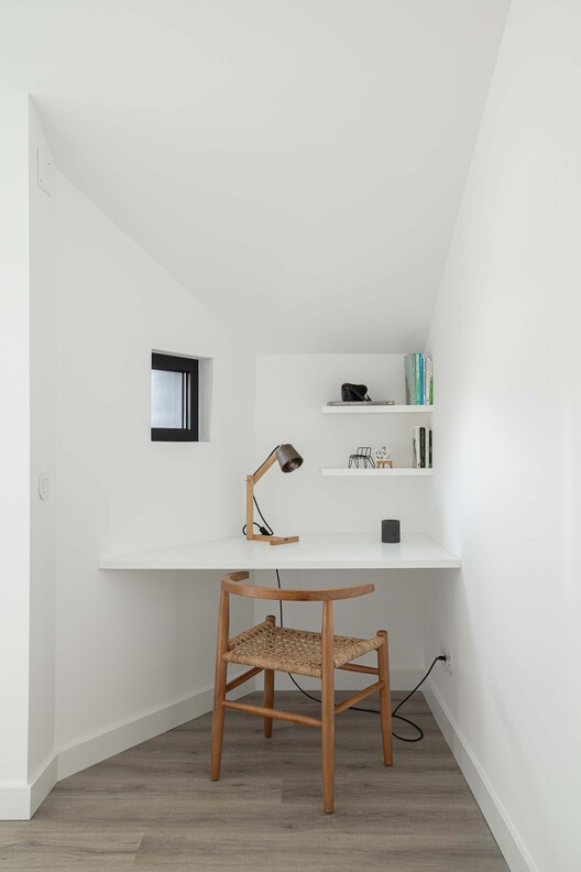 Casinha da Melroeira / Filipe Saraiva Casinha da Melroeira / Filipe Saraiva - Interior Photography, Wood, Table, Lighting, Chair