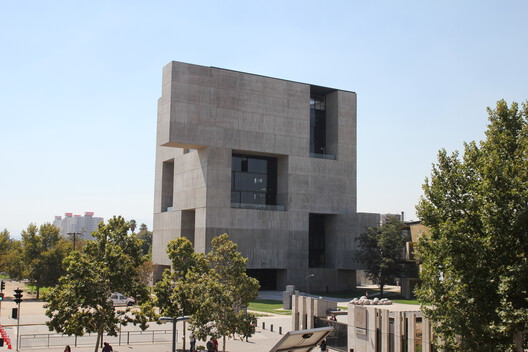 Legacy in Matter: Material Traditions in South American Architecture - Image 14 of 17