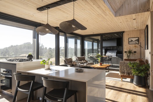 Casa FV / Worc Arquitectos Casa FV / Worc Arquitectos - Fotografía interior, Cocina, Madera, Mesas, Sillas