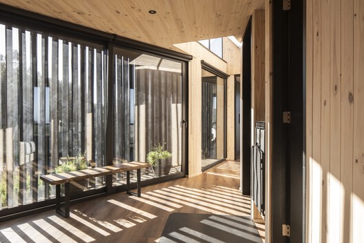 Casa FV / Worc Arquitectos Casa FV / Worc Arquitectos - Fotografía interior, Madera, Terraza, Balcón