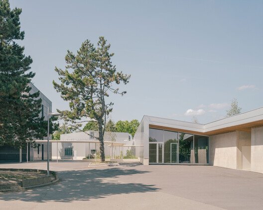 Middle School Cafeteria in Gonesse / MARS Architectes - Image 3 of 34