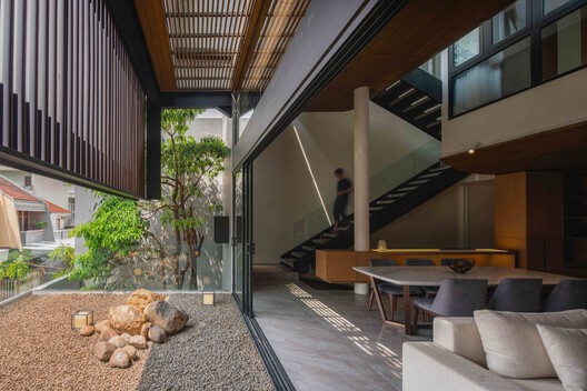 House of Dentist Couple / RCAB Studio - Interior Photography, Wood, Stairs, Balcony, Courtyard