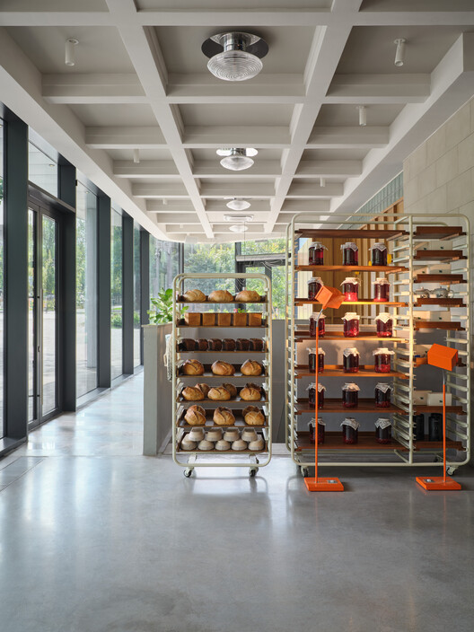 Aqqu Central Café  / AT interiors - Interior Photography, Wood