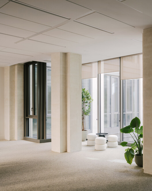 Sentier Offices / COVE Architectes + CALQ Architecture Sentier Offices / COVE Architectes + CALQ Architecture - Interior Photography, Lighting, Glass, Chair, Column