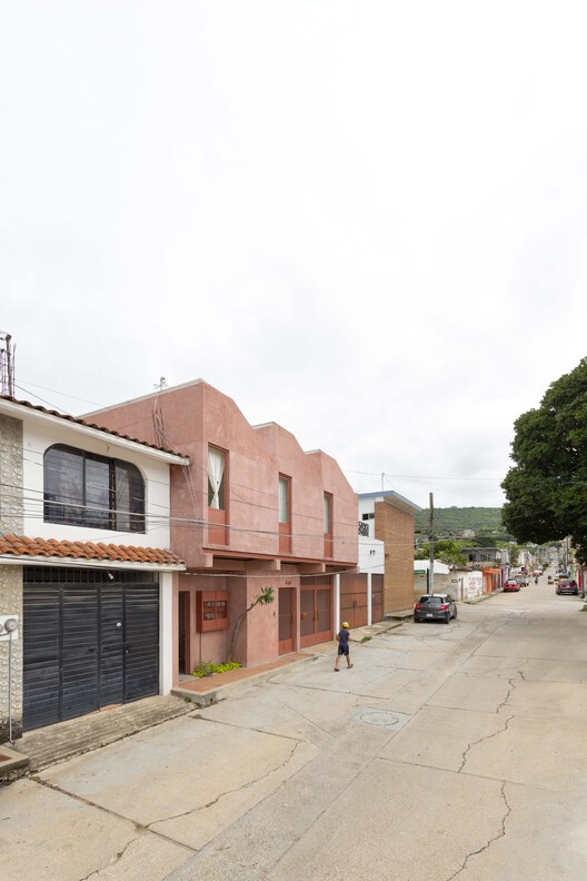 Estudios Estudiantiles 46B / Carmelina & Aurelio Taller de Arquitectura Estudios Estudiantiles 46B / Carmelina & Aurelio Taller de Arquitectura - Fotografía exterior