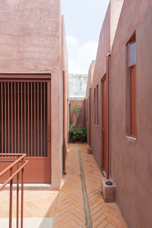 Estudios Estudiantiles 46B / Carmelina & Aurelio Taller de Arquitectura Estudios Estudiantiles 46B / Carmelina & Aurelio Taller de Arquitectura - Imagen 2 de 30