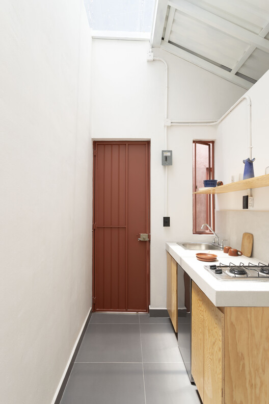 Estudios Estudiantiles 46B / Carmelina & Aurelio Taller de Arquitectura Estudios Estudiantiles 46B / Carmelina & Aurelio Taller de Arquitectura - Fotografía interior, Cocina, Madera, Encimera, Tarjas