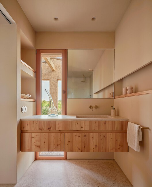 Gallineta House / OAM Oficina d'Arquitectura a Mallorca Gallineta House / OAM Oficina d'Arquitectura a Mallorca - Interior Photography, Bathroom, Wood, Lighting, Sink, Countertop