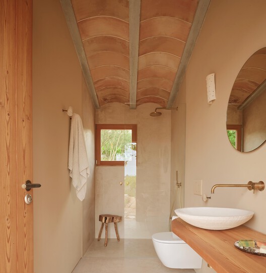 Gallineta House / OAM Oficina d'Arquitectura a Mallorca Gallineta House / OAM Oficina d'Arquitectura a Mallorca - Interior Photography, Bathroom, Wood, Sink