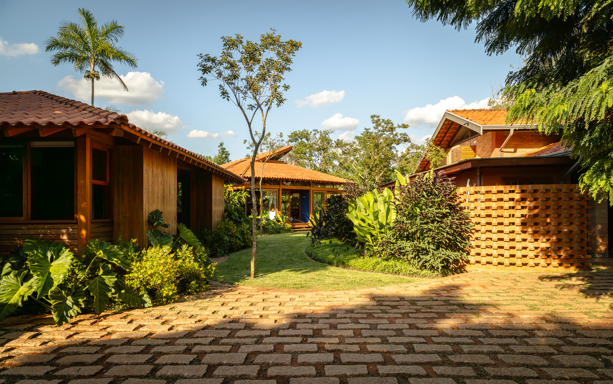 Barao Geraldo House / Gil Mello Arquitetura