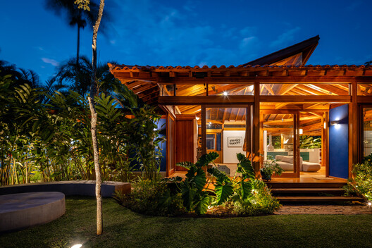 Barão Geraldo House / Gil Mello Arquitetura - Exterior Photography, Wood, Garden