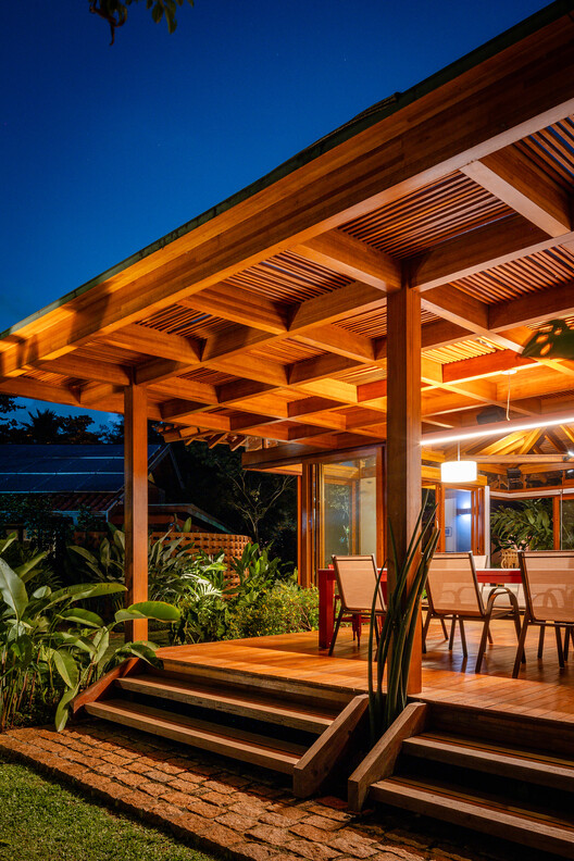 Barão Geraldo House / Gil Mello Arquitetura - Exterior Photography, Wood, Garden, Beam, Patio, Deck, Column