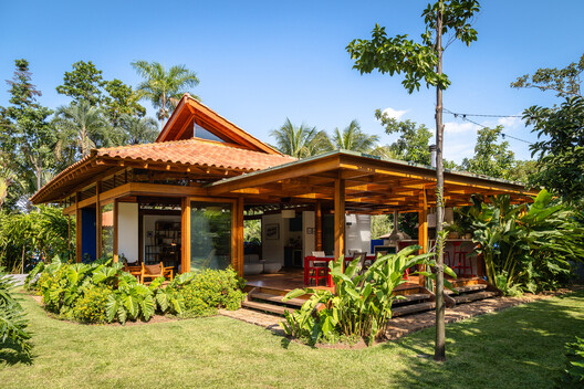 Barão Geraldo House / Gil Mello Arquitetura - Exterior Photography, Wood, Garden, Beam