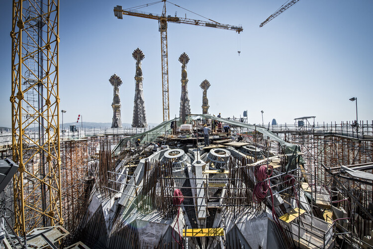 The Final Piece of Gaudí’s Sagrada Familia Central Tower Installed in Barcelona - Image 10 of 12