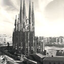The Final Piece of Gaudí’s Sagrada Familia Central Tower Installed in Barcelona - Imagen 2 de 4