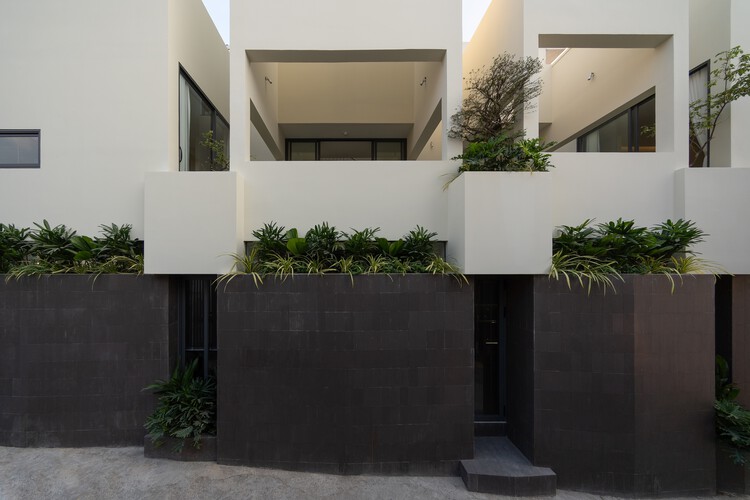 The Gap House / Atelier TAs - Houses