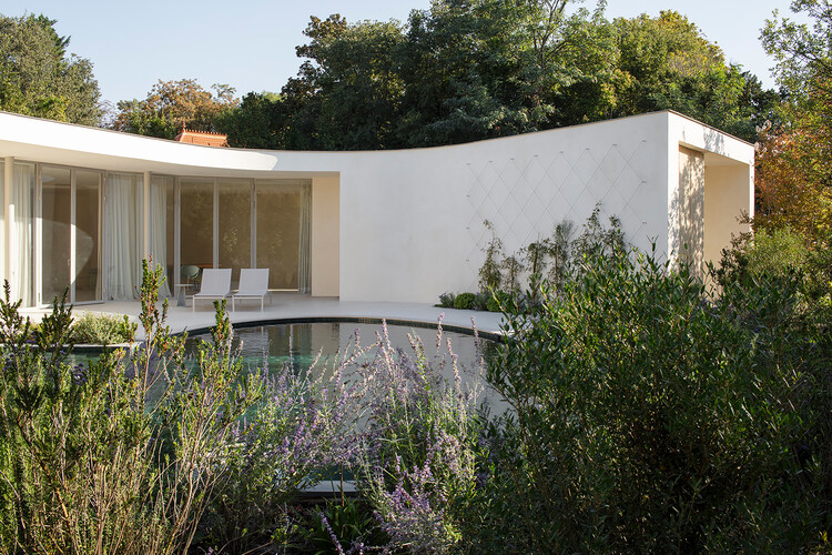Bouscat Villa / Patrick Arotcharen Architecte - Image 2 of 15