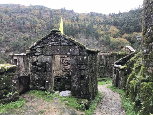 The Sister Houses / oitoo - Image 26 of 43